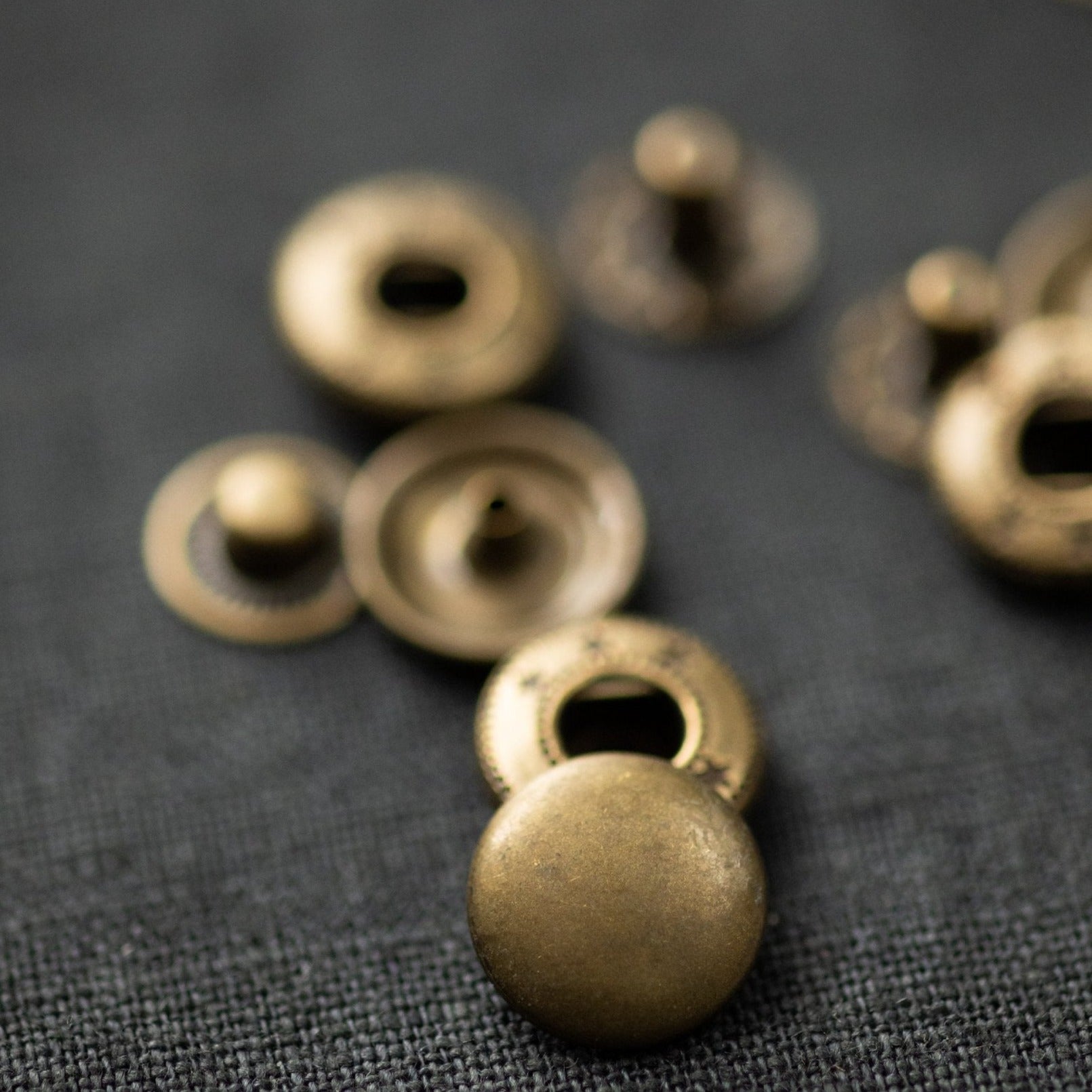 14mm Old Brass Metal Snaps - Merchant & Mills (pack of 20) 14mm Old Brass Metal Snaps - Merchant & Mills (pack of 20)