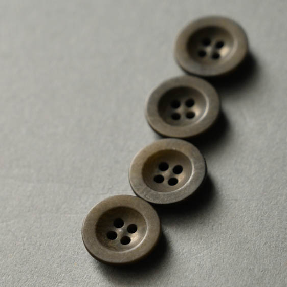 Merchant & Mills - Corozo Button - Khaki 22mm