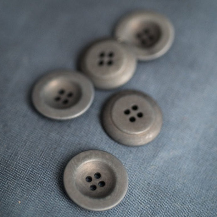 Merchant & Mills - Corozo Button - Grey 22mm