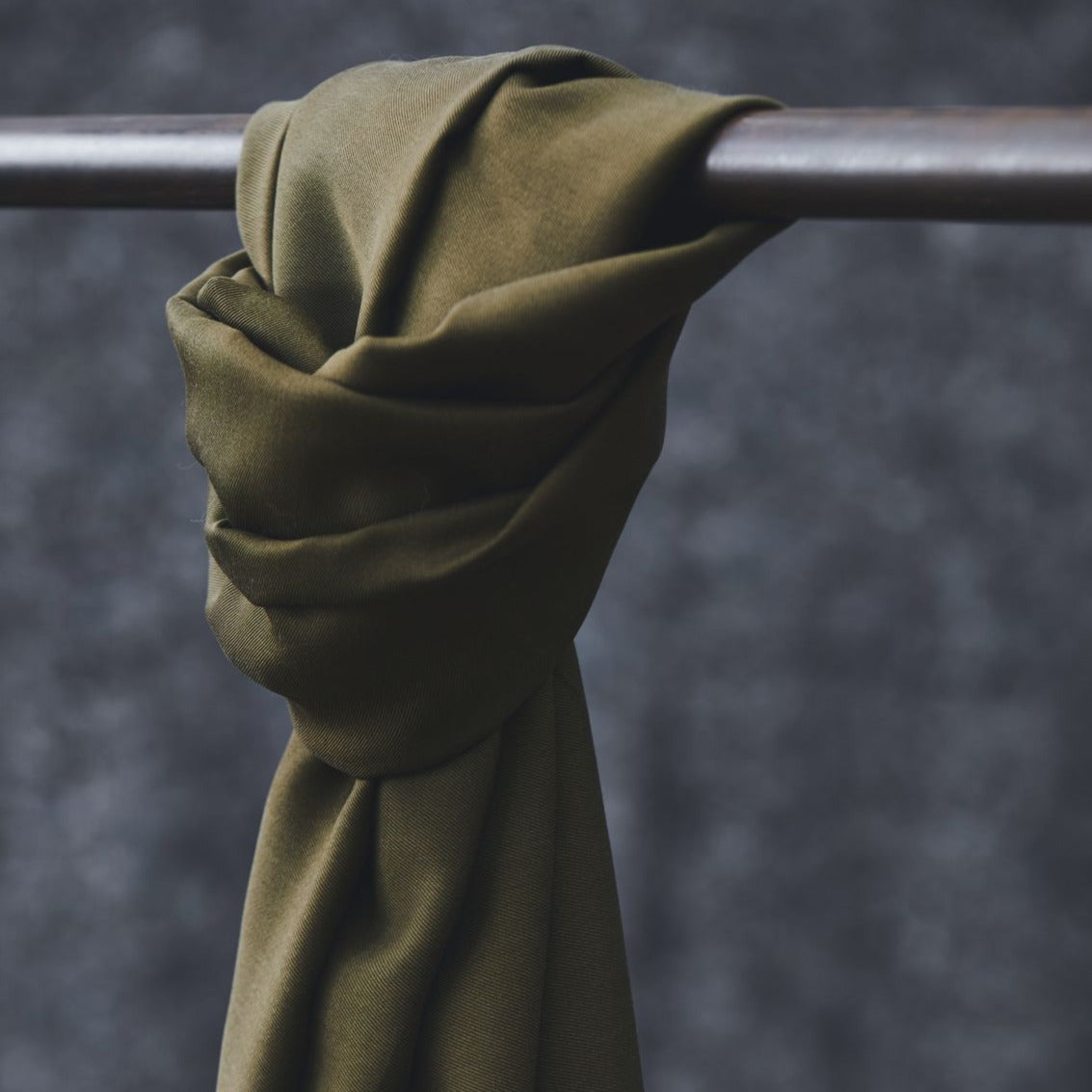 Smooth Drape Twill with TENCEL™ fibres Khaki Meet Milk Sew Me